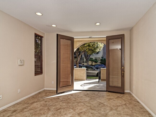 Foto del edificio - Wonderful Townhome In The Heart Of Mission...