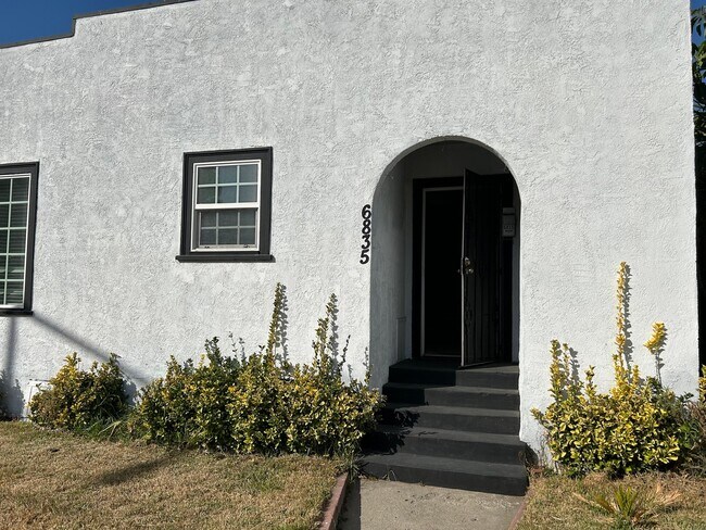 6835 Newell St