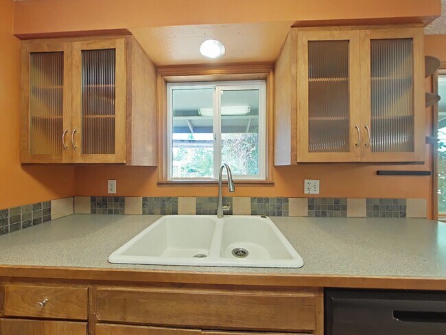 Foto del edificio - 3 Bedroom House ~ Centrally Located ~ Pet ...