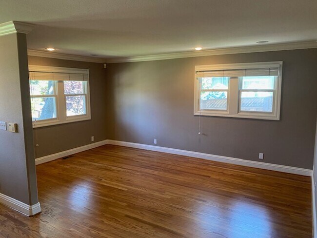Building Photo - Great home near the downtown Los Gatos area!