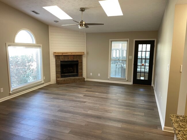 Living Room - 160 Garden Ct