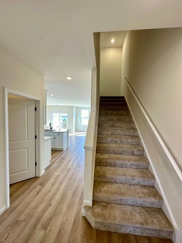 Foto del edificio - 5951 Hawkweed Dr