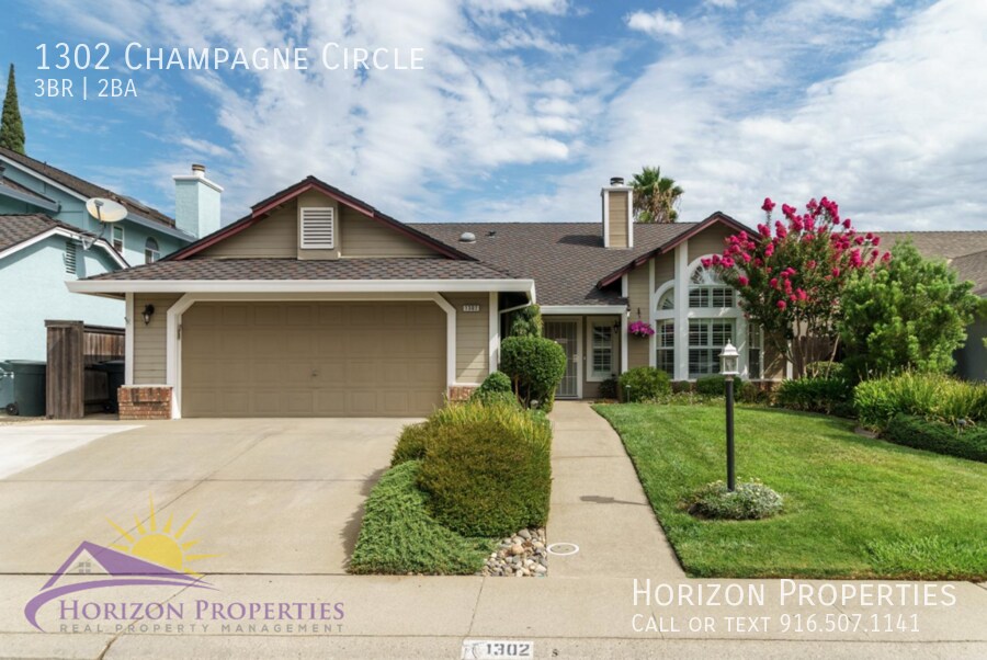 Foto principal - Bright 3 Bed 2 Bath 1,744 sqft Single Fami...
