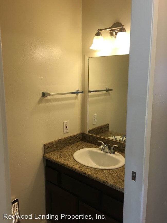 Foto del edificio - 10270 Alpine Dr