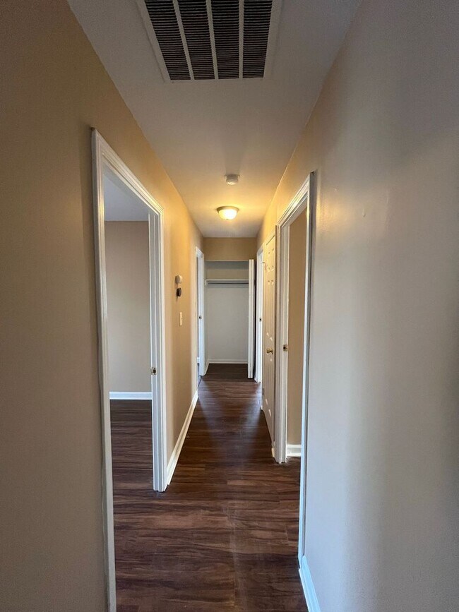 Foto del edificio - 724 Martha Dr