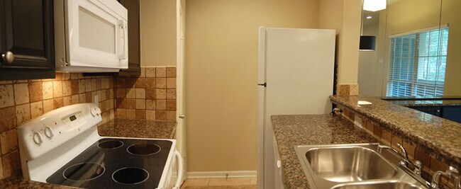 Kitchen 1 - 8601 Park Ln