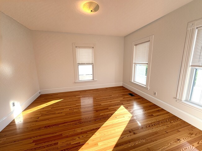 Building Photo - 17 Upham St