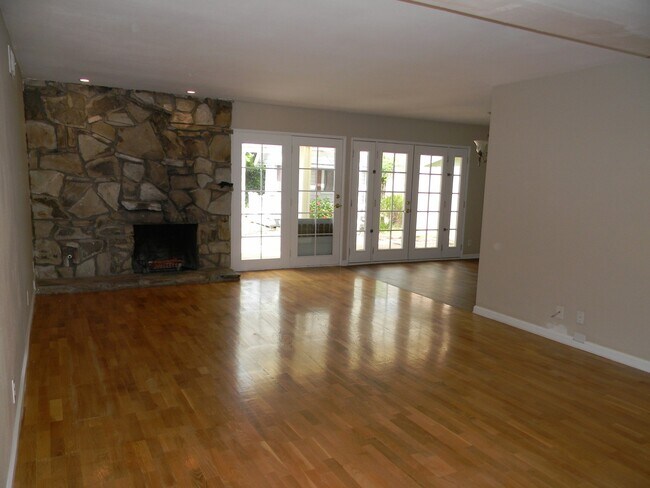 Foto del edificio - 352 S Pine St