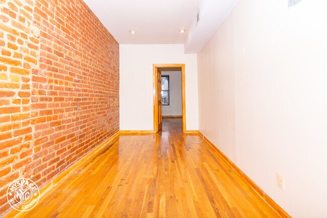 Foto del edificio - 399 Suydam St
