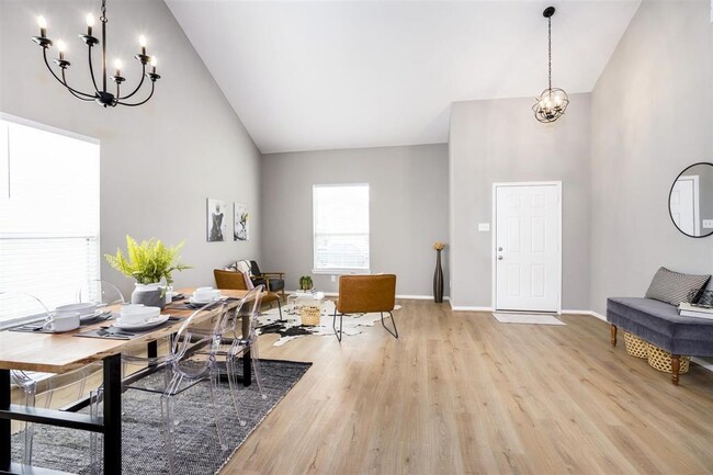 Building Photo - 25234 Clover Ranch Dr