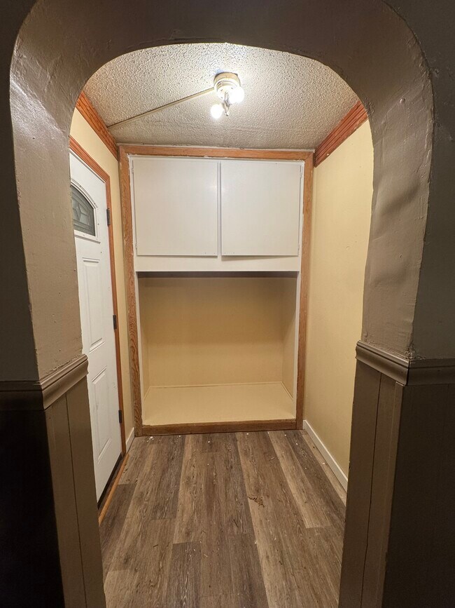 Entry - 204 Independence Ave S