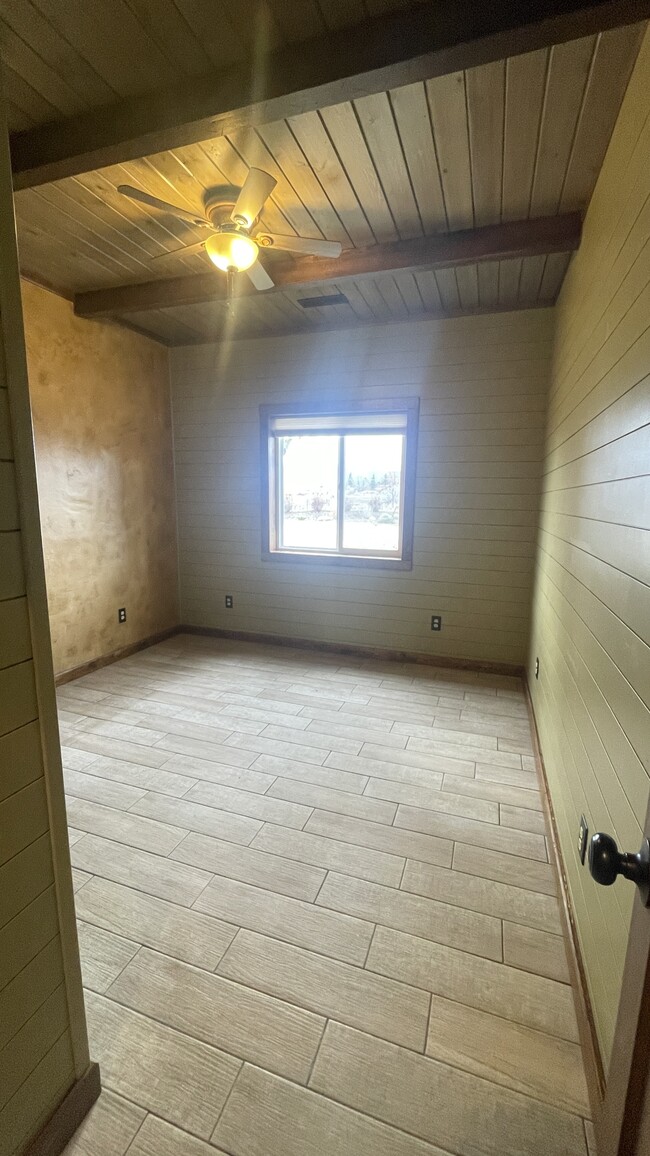 Building Photo - 1 Crystal Creek Dr