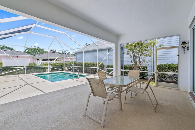 Foto del edificio - 242 Poinciana Dr