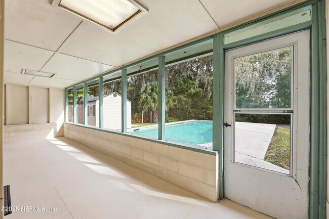 Foto del edificio - 457 Nightingale Rd