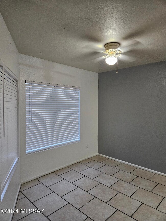 Building Photo - 1693 W Midvale Village Dr