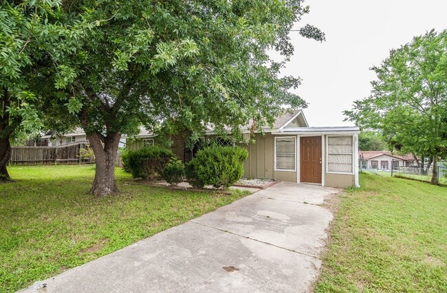 Building Photo - Cozy Remodeled House Near Downtown