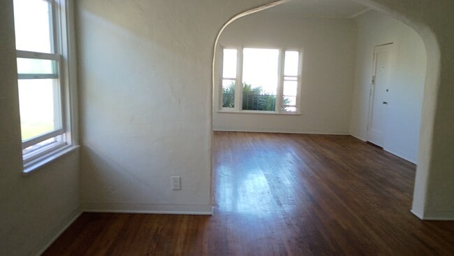 Building Photo - 317 N Gardner St