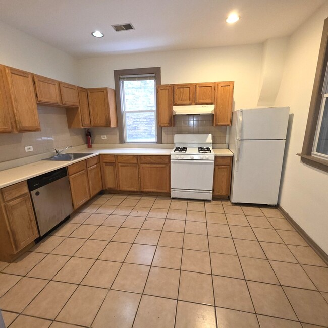 Foto del edificio - 3224 W Armitage Ave