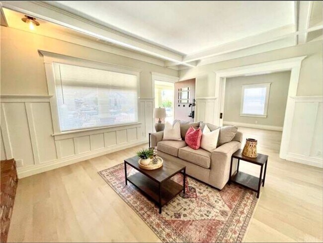 Building Photo - Charming 3BR Duplex in Los Angeles