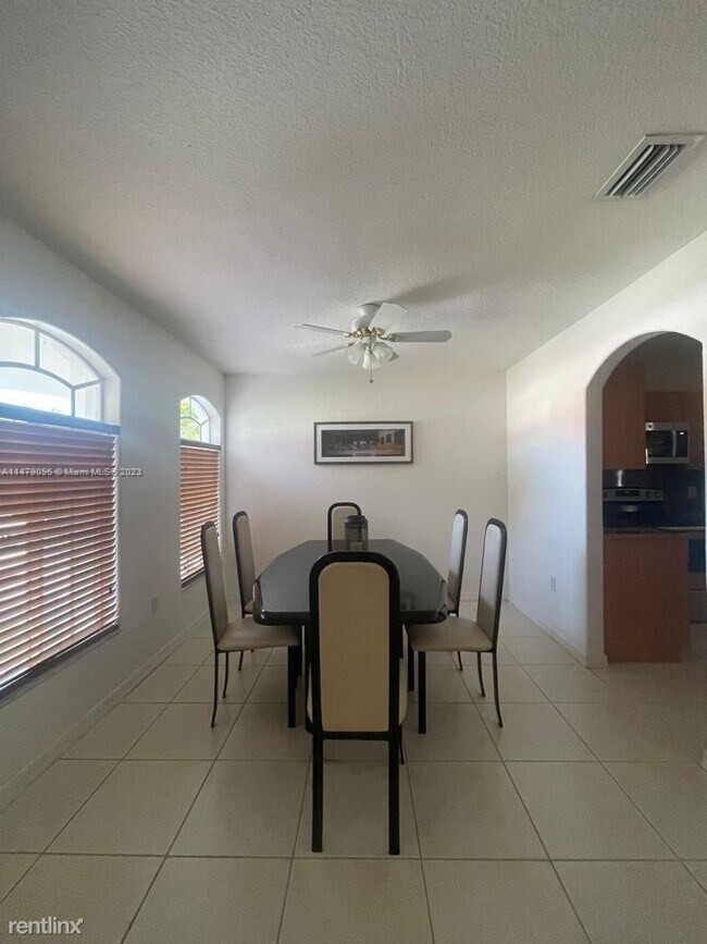 Foto del edificio - 3 br, 2 bath House - 25454 SW 122nd Pl # 0