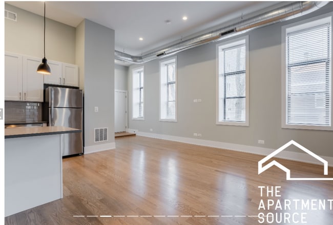 Building Photo - 2057 W Dickens Ave