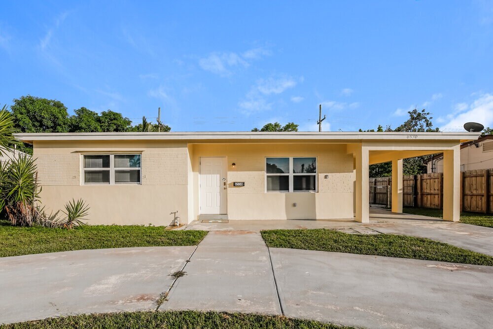 Foto principal - 6530 Miramar Pkwy