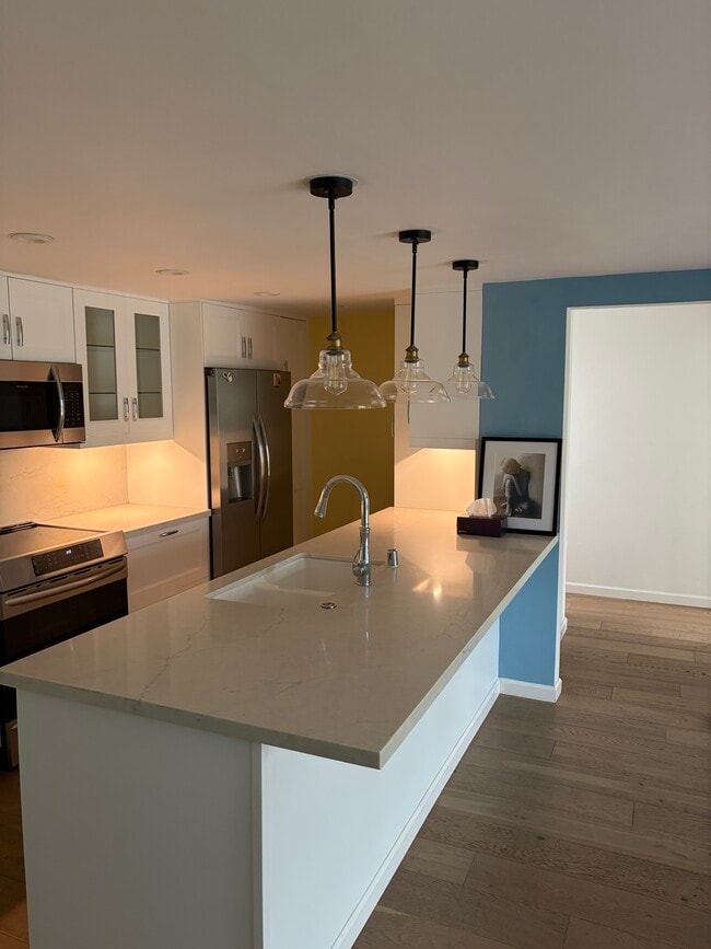 Photo - 4900 Overland Ave (Culver City, CA) Apartment