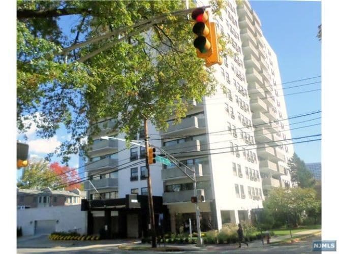 1600 Center Ave Unit 2A, Fort Lee, NJ 07024 Condo for Rent in Fort