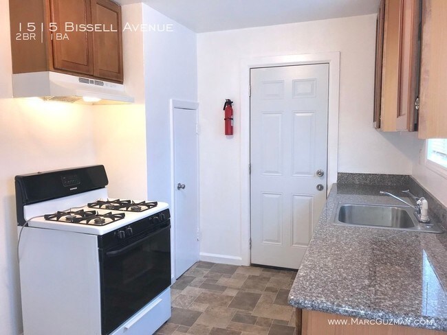 Foto del edificio - Lower Level Apartment Near Bart