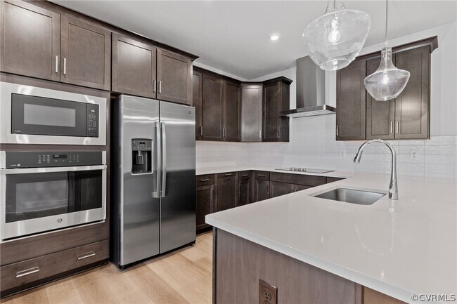 Building Photo - 593 Weaver Brook Walk