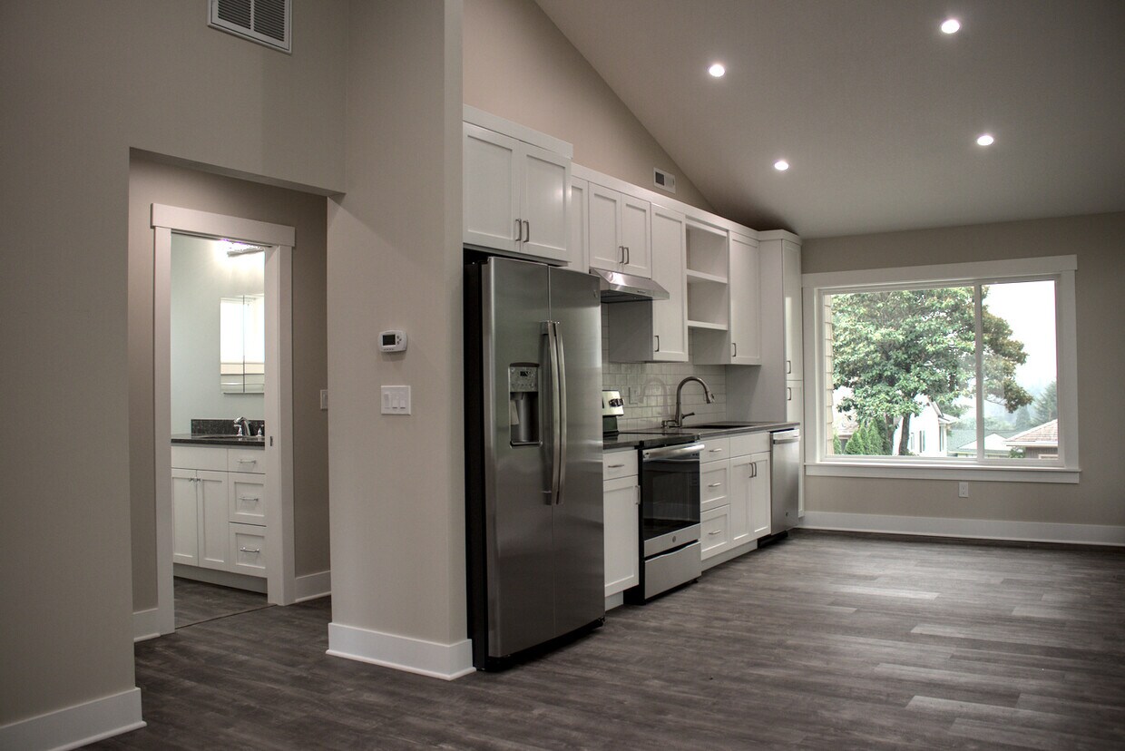 Modern Design with Views - 4401 SE Henderson St