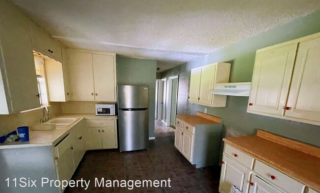 Building Photo - 2 br, 1 bath House - 2706 W University