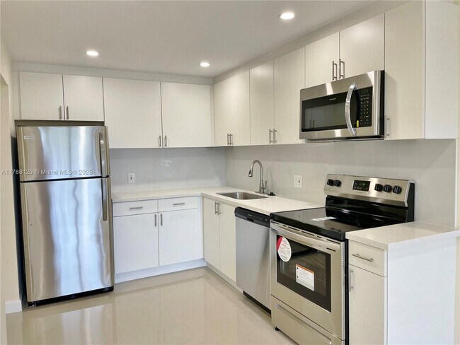 Foto del edificio - 16851 NE 23rd Ave