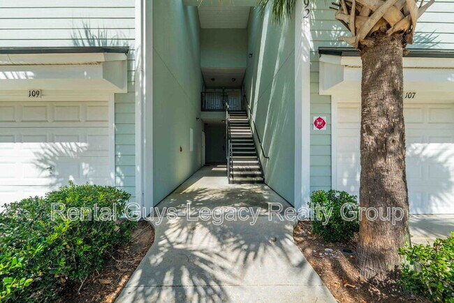 Foto del edificio - 8192 Cabin Lake Cir