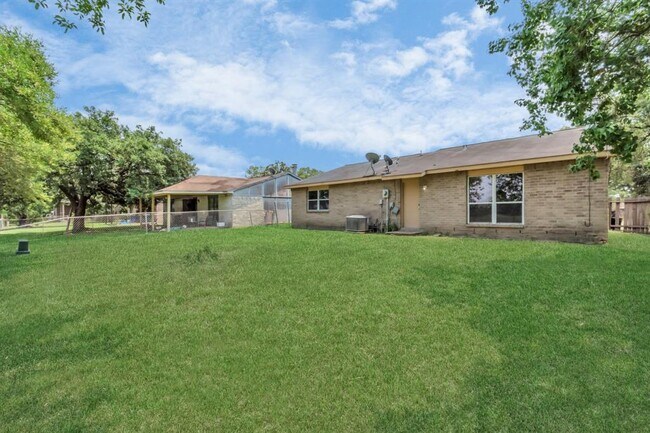 Building Photo - 14519 Edenglen Dr