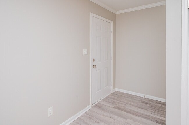 Foto del edificio - 54 Worthington Dr