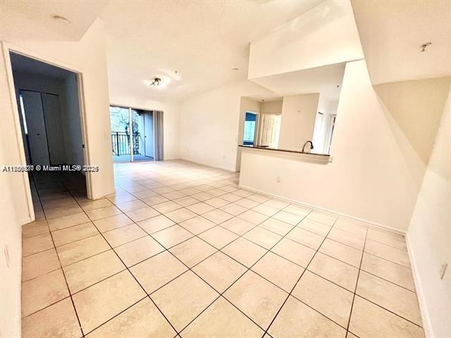 Building Photo - 2496 Centergate Dr