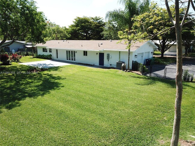 Foto del edificio - 10343 SW 114th St