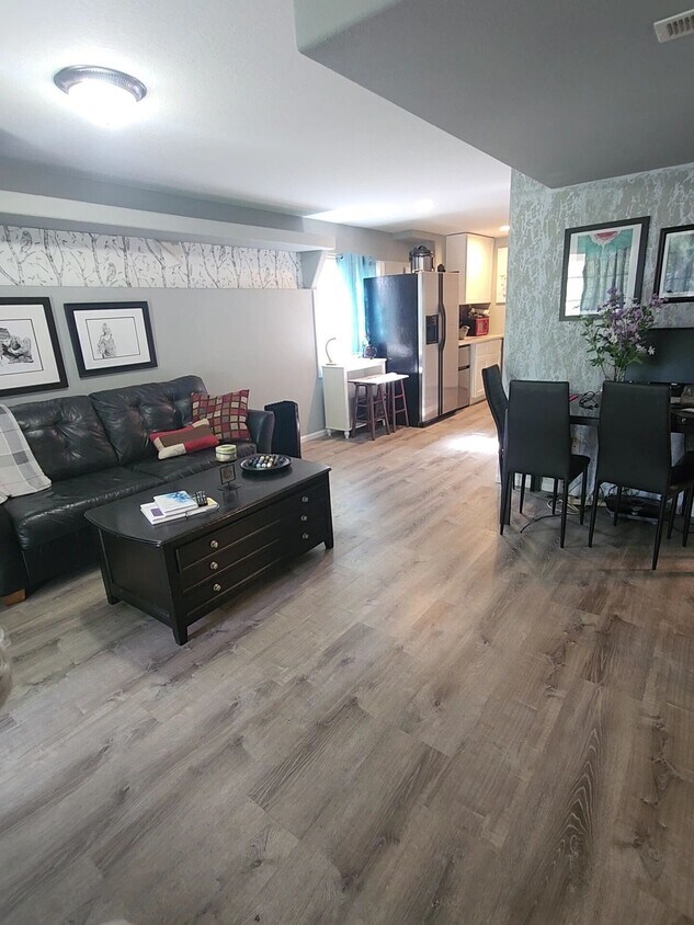 Foto principal - 20656 E Lake Pl