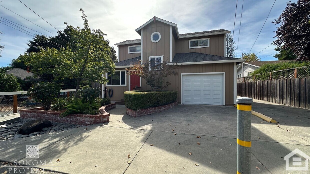 Primary Photo - Remodeled 2 Bedroom Sonoma Home