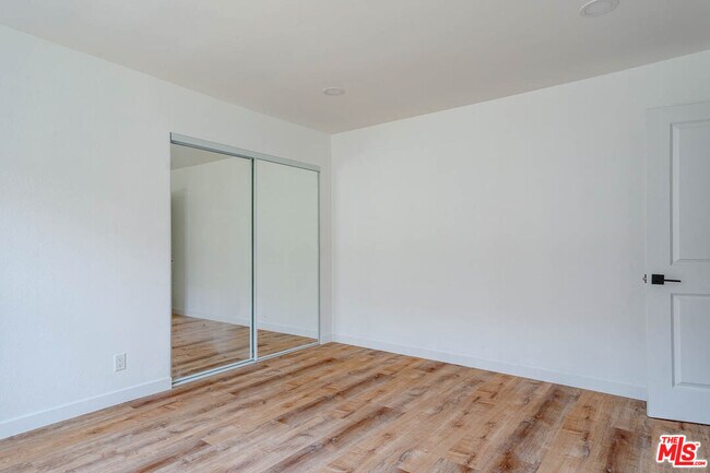 Foto del edificio - 938 W Glenoaks Blvd