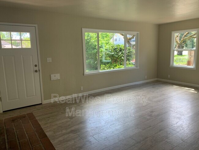 Foto del edificio - 744 NW 3rd St