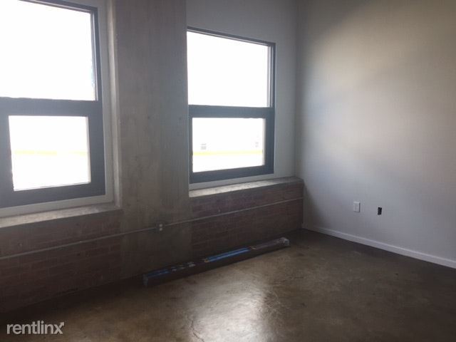 Building Photo - 4800 Chestnut St