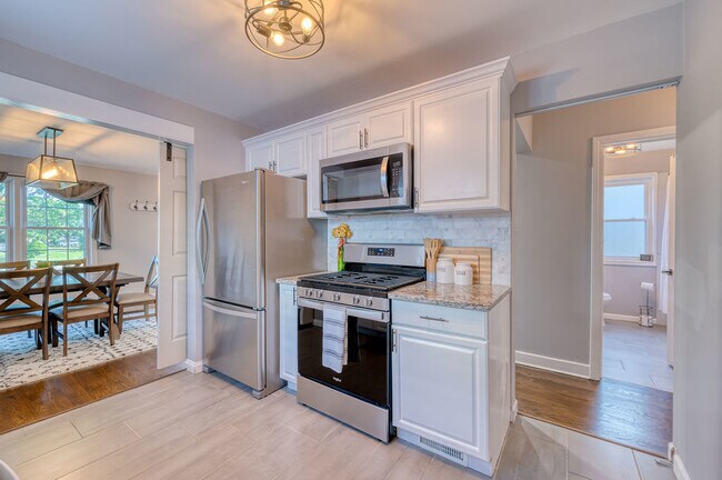 Foto del edificio - 6730 W Devon Ave
