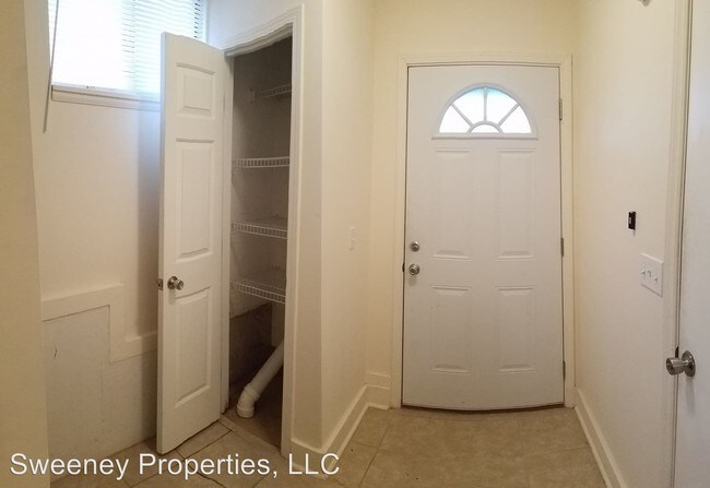 Building Photo - 717 Ridgeview Dr
