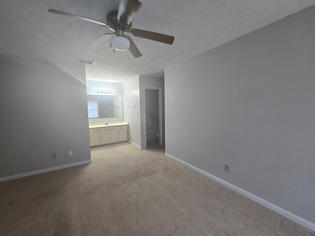Building Photo - 1022 Wood Creek Dr