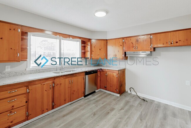 Building Photo - NOW OFFERING $250 OFF FIRST FULL MONTH IF ...