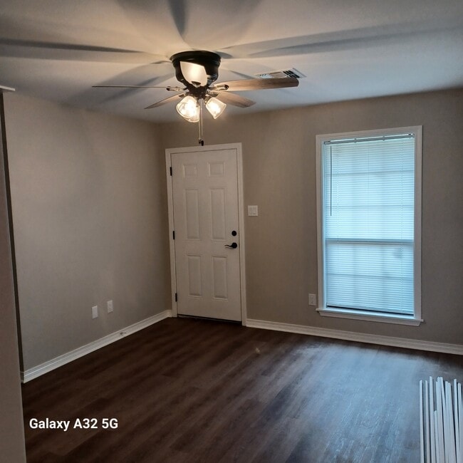 Building Photo - 1043 Sybil Dr