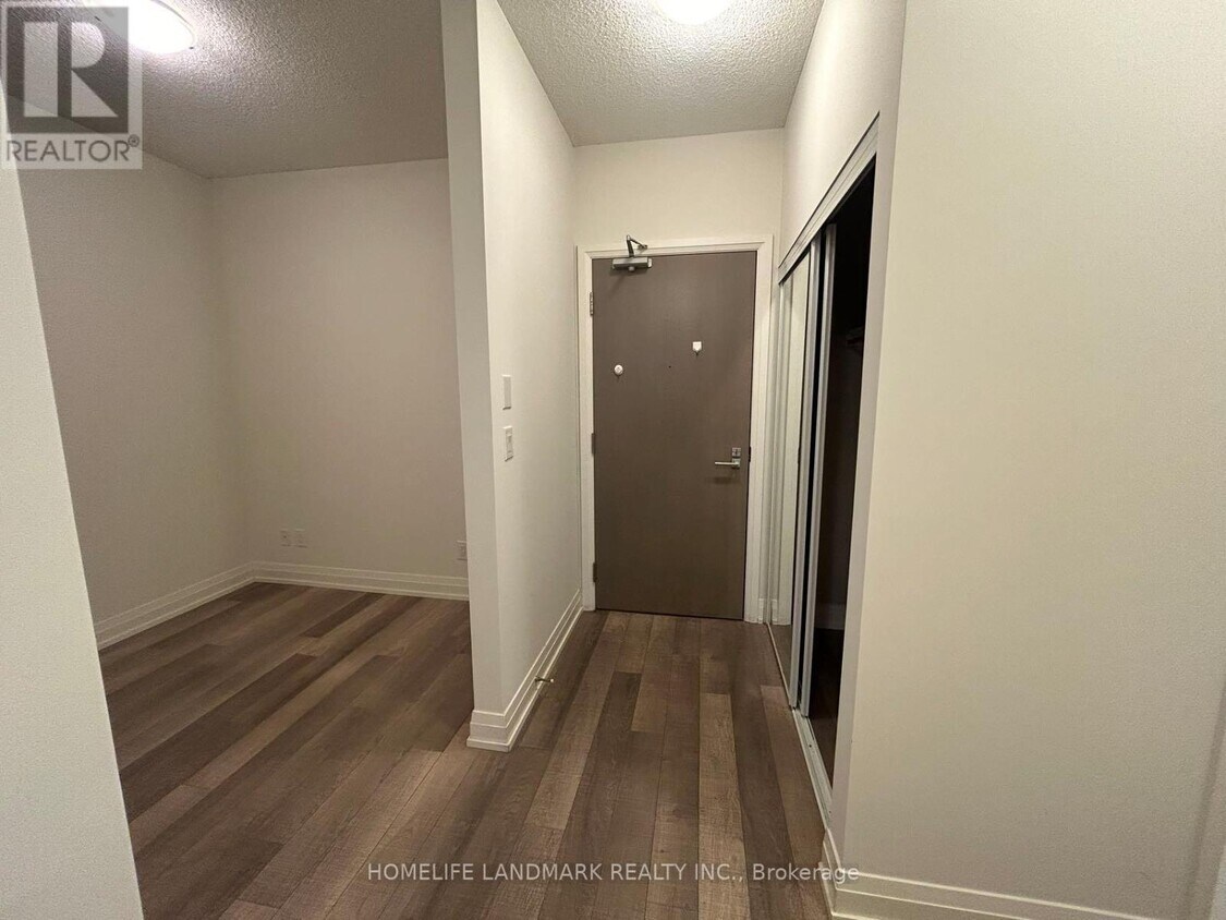 Photo principale - 7165-7165 Yonge St