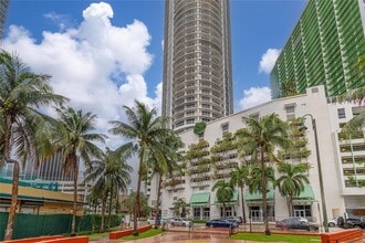 Building Photo - 1750 N Bayshore Dr